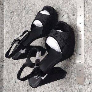 NWT Missguided Black Crushed Velvet Platform Size 5/38